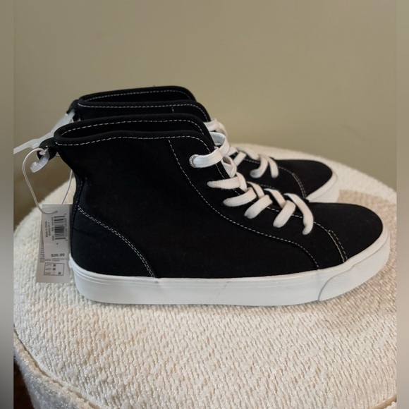 Old Navy Other - Old Navy Black and White Kids Shoes